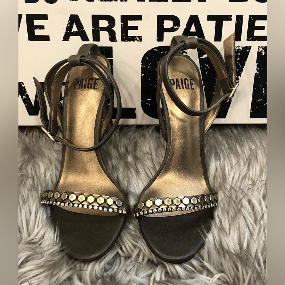 Paige Sandals. New.